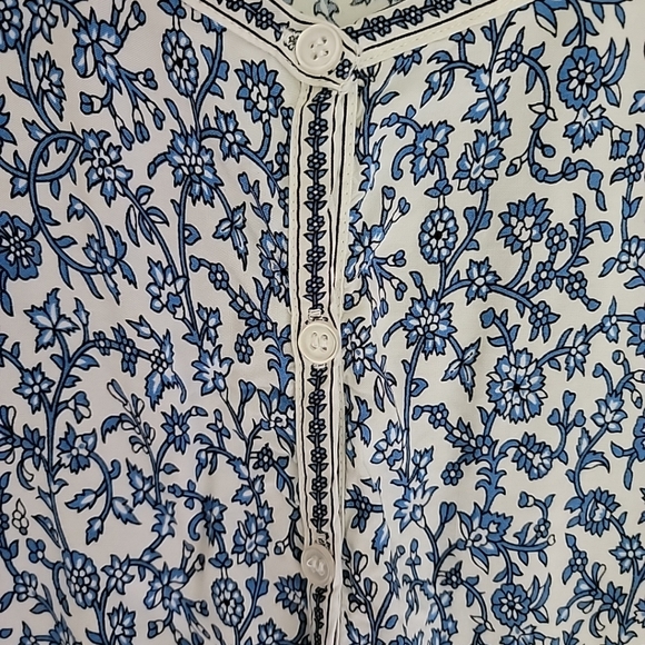 Max Studio Plus Size 2x Top Button Detail Long Sleeve Blue & White Floral - Picture 5 of 11